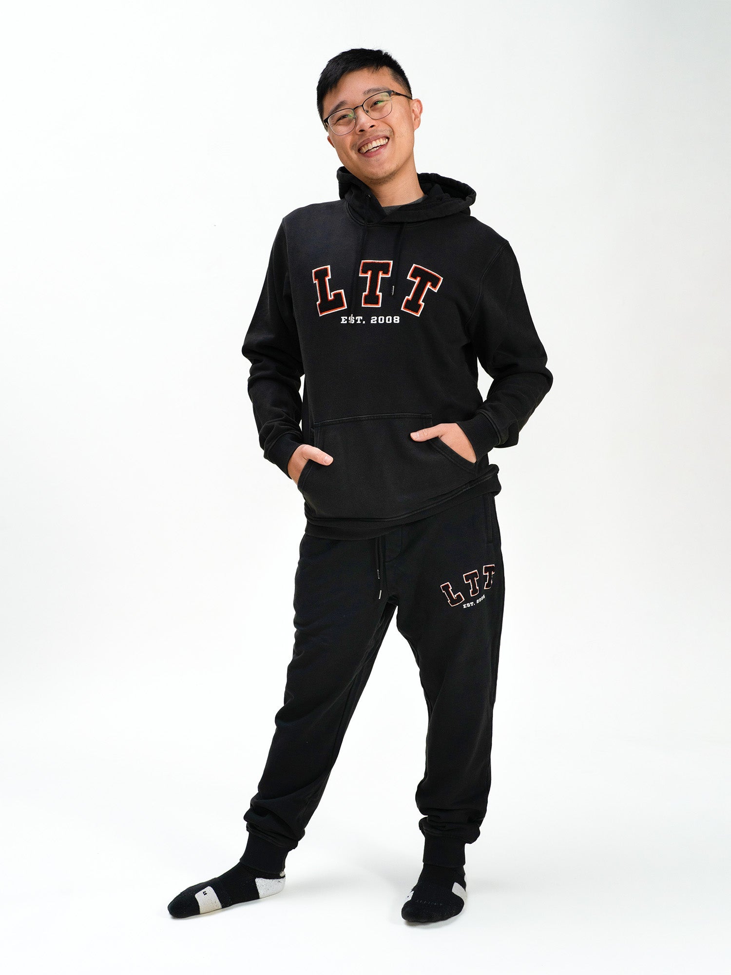 Model: Dennis, Size: Medium, Height: 5’7”/170cm