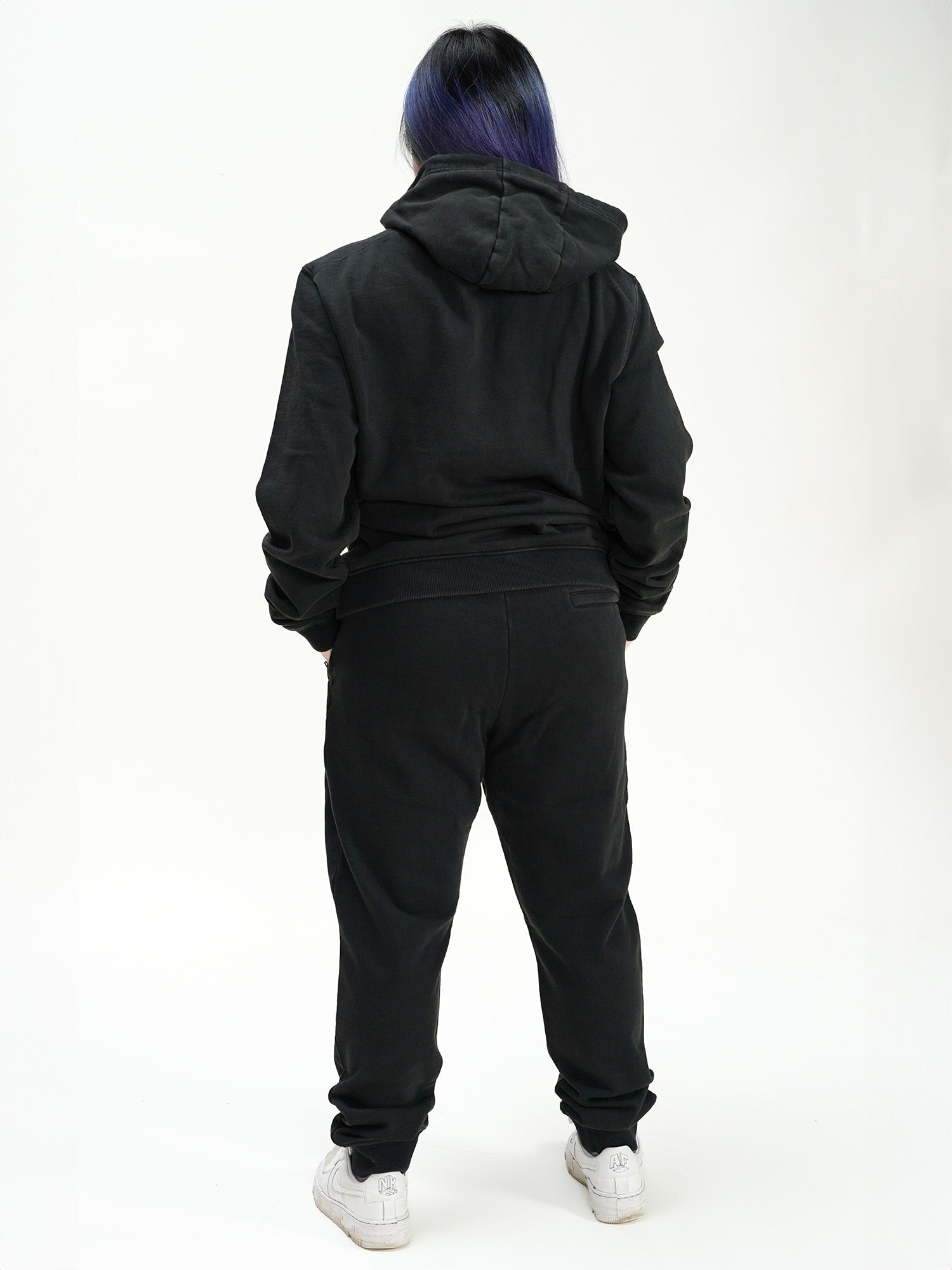 Model: Nicole, Size: Medium, Height: 5’1”/155cm