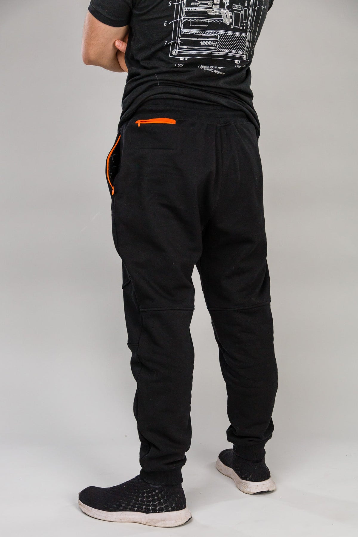 Model: James, Size: Medium / Mid-length, Height: 5’9”/175cm