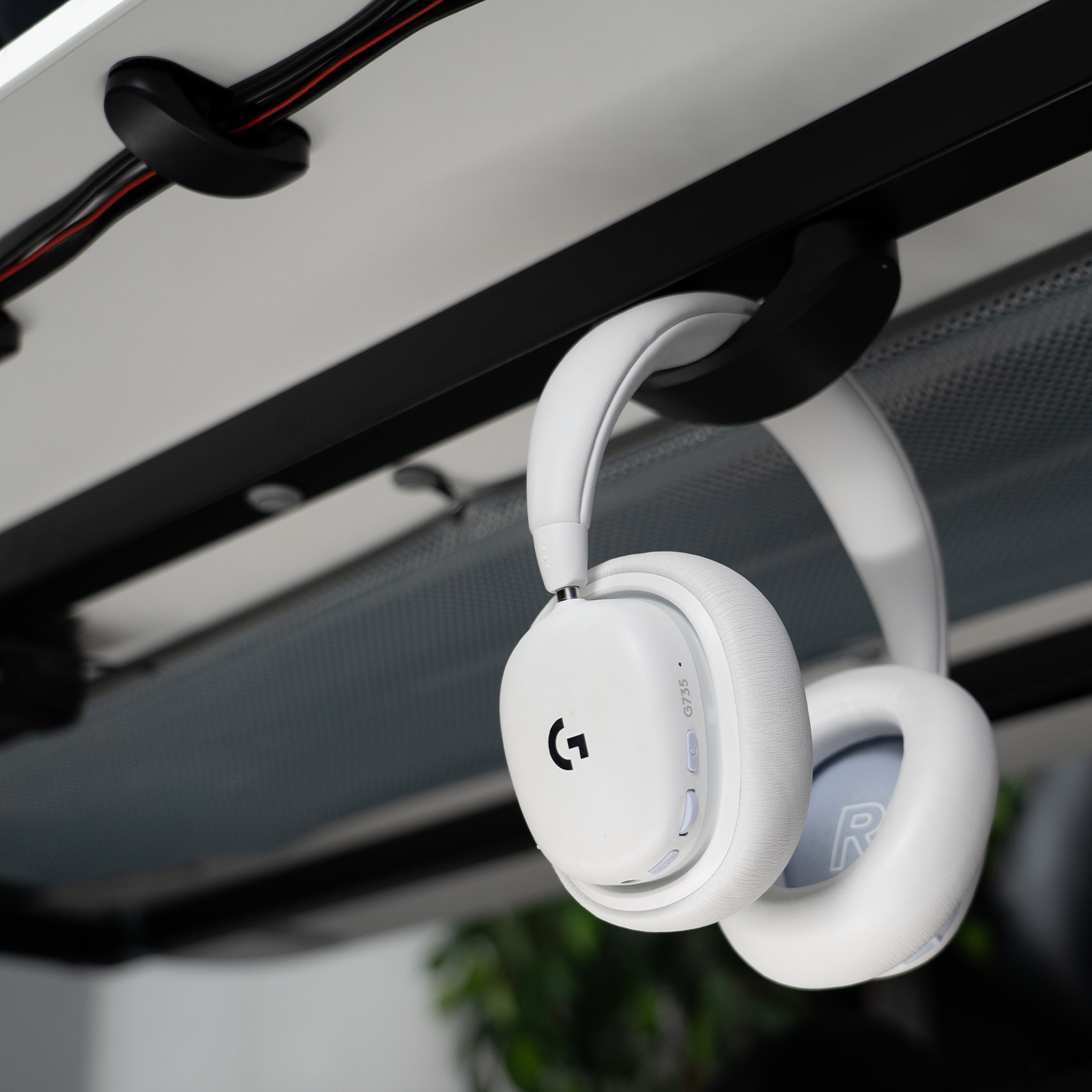 Magnetic Cable Management - Essential Solution